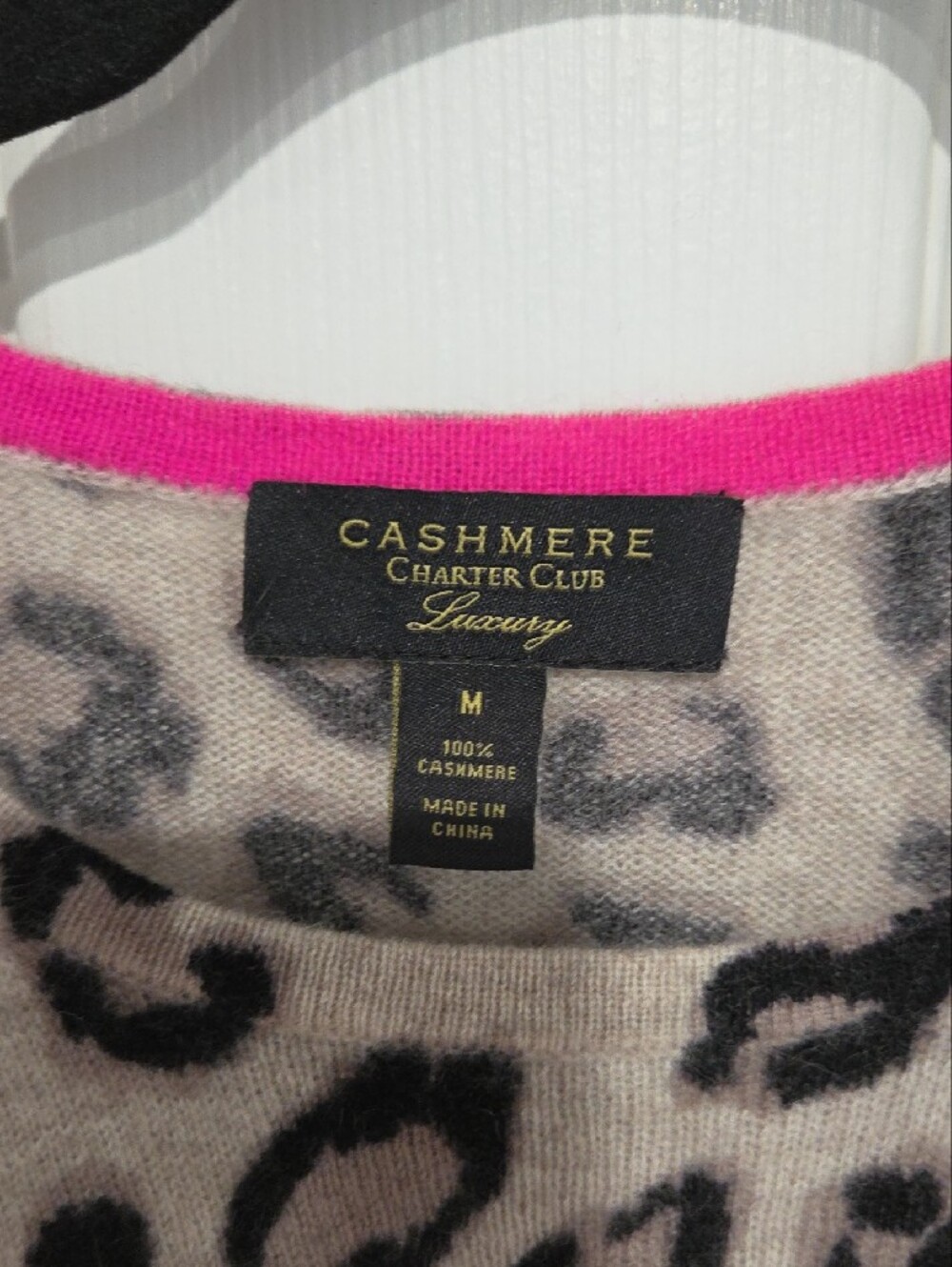 Charter Club Light Taupe & Black Leopard Crewneck 100% Cashmere Sweater Size M - Picture 3 of 5